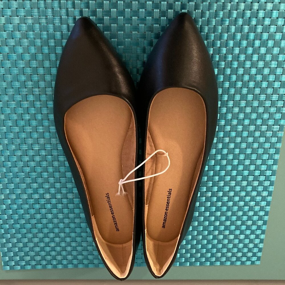 Amazon Essentials Pointed-Toe Ballet Flats Women Size 8W